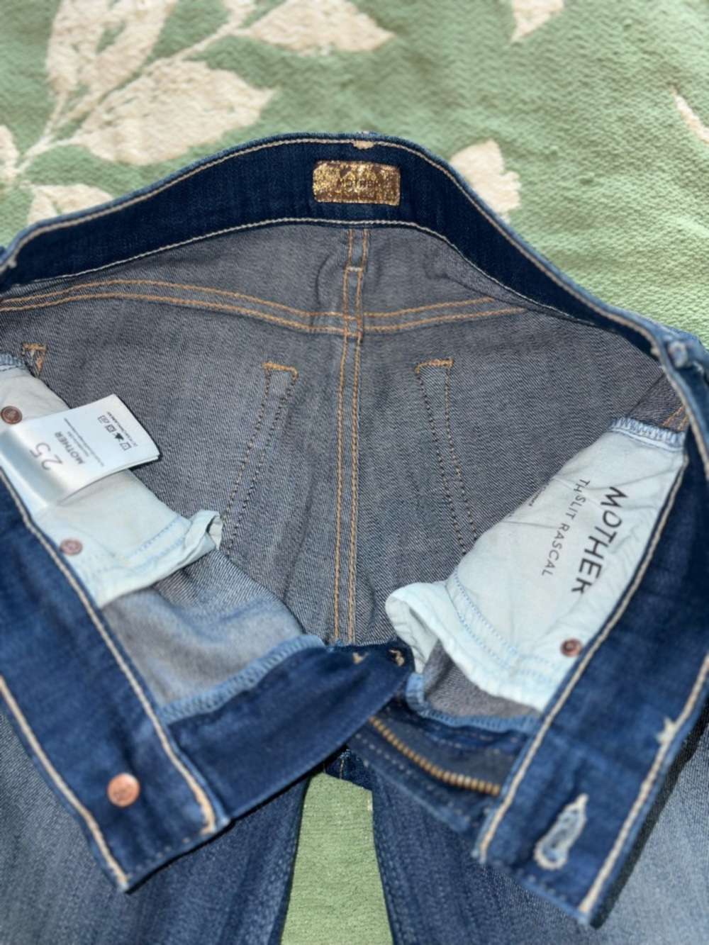 MOTHER Indigo Blue Denim Jeans with Pocket Stitching ..Slit Hem - Picture 3 of 7